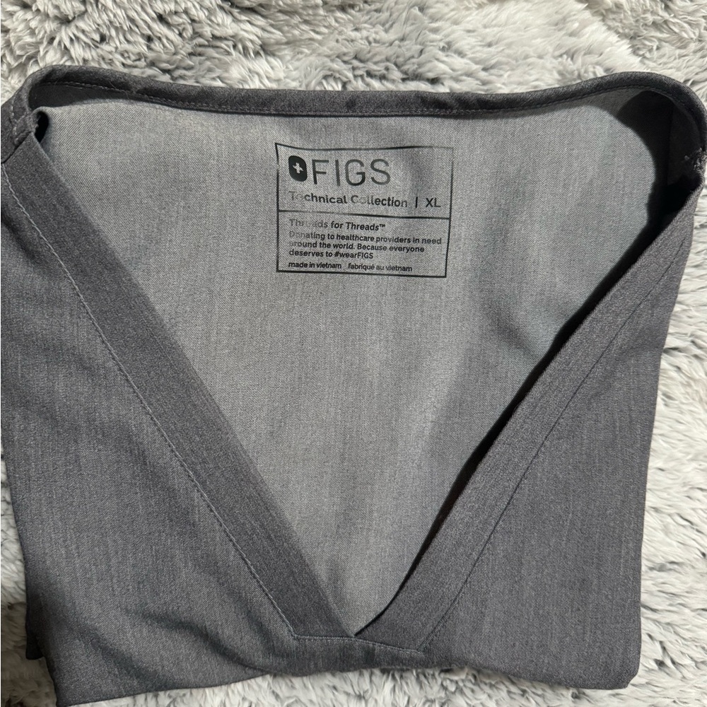 Figs Casma Three-Pocket Top